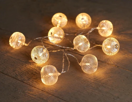Lampki choinkowe, kule LED